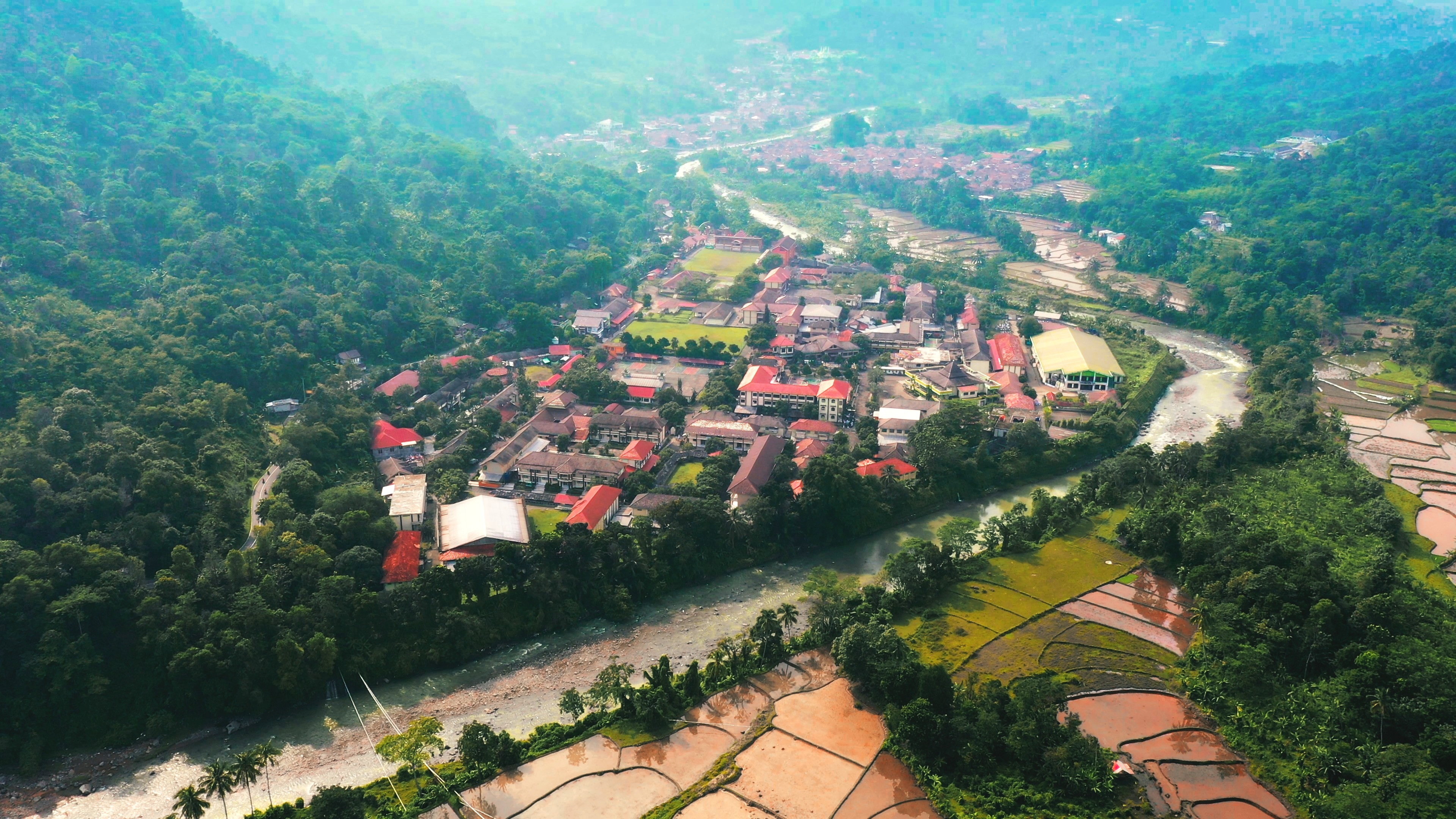 Mengenal La Tansa: Pesantren di Lembah Hijau Parakansantri